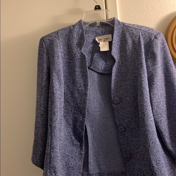 Suits - Picture 2 of 4